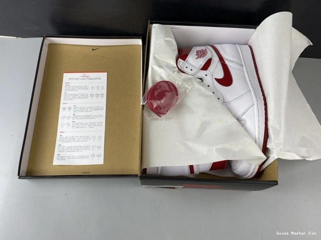 Air Jordan (2017) 555088-103 1 Retro Metallic Red 0820